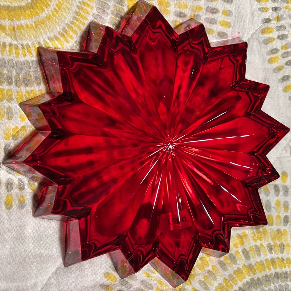 Marquis Red Starburst Glass Art by marquis comes with the box. Made in Germany